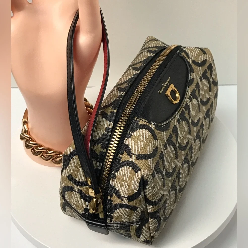 Salvatore Ferragamo Gancini Cosmetic Bag 😍🔥